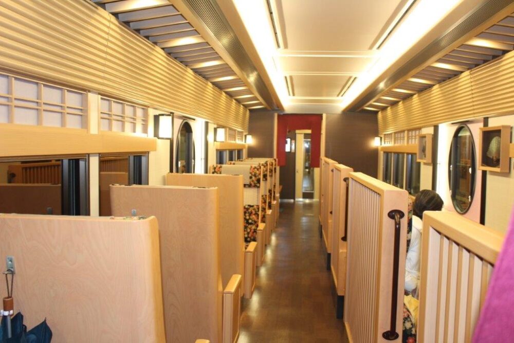 京といん 雅洛車内