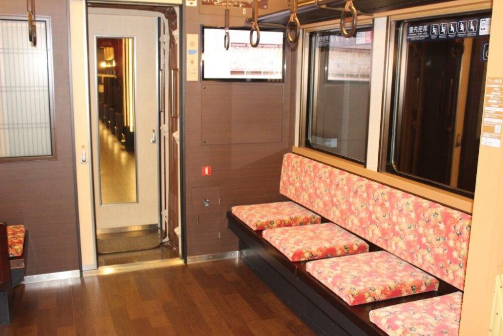 京といん 雅洛車内