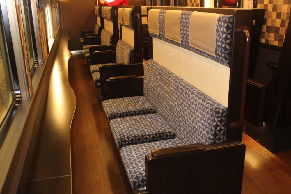 京といん 雅洛車内