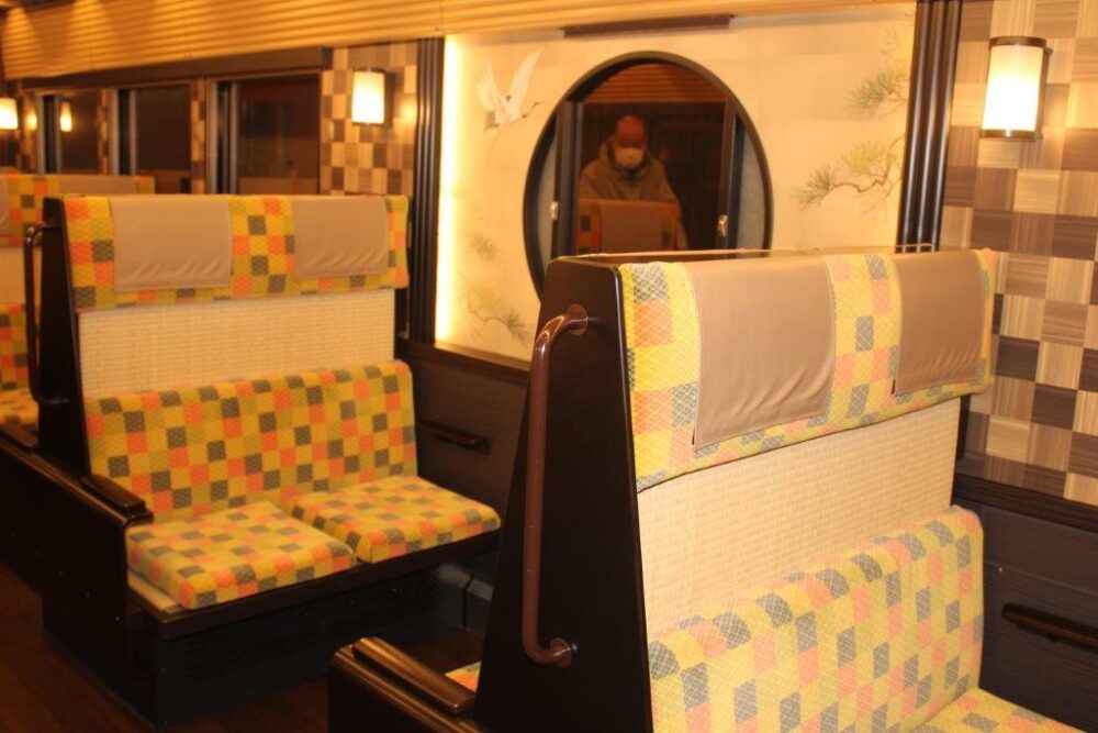 京といん 雅洛車内