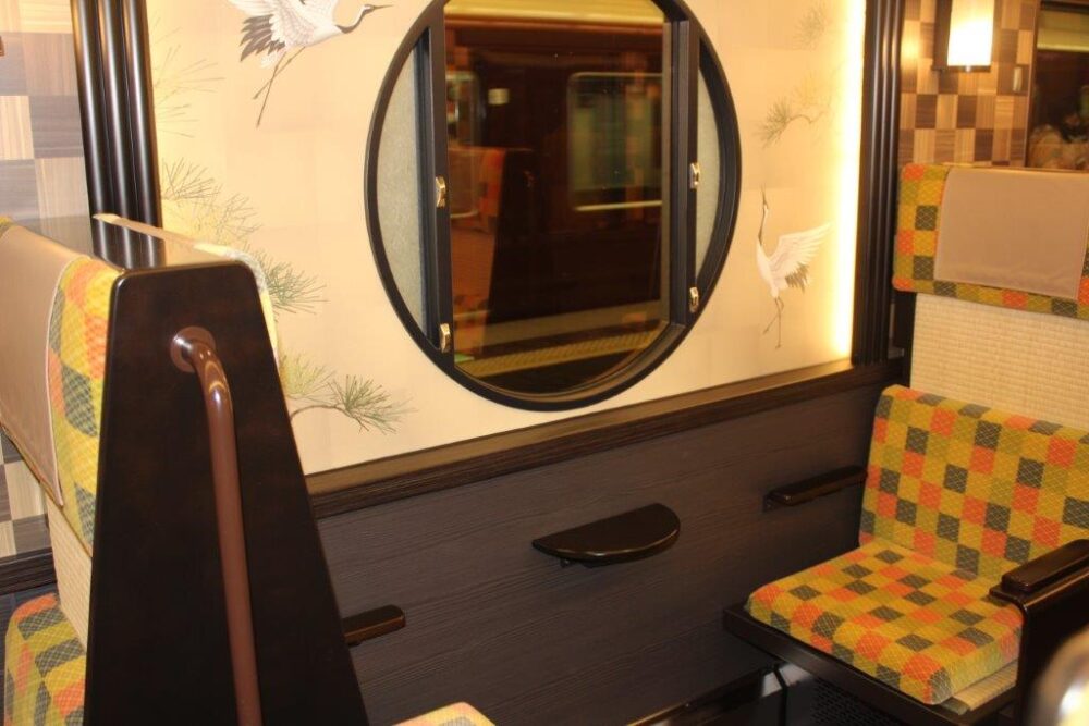 京といん 雅洛車内