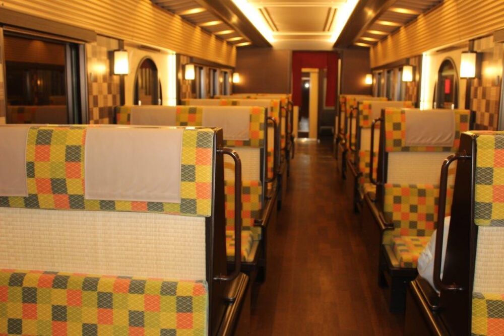 京といん 雅洛車内