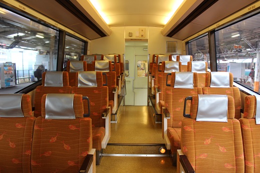 リゾート21キンメ電車車内
