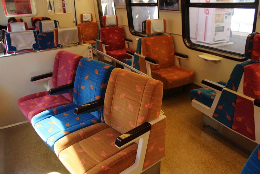 リゾート21キンメ電車車内