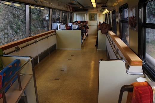 リゾート21キンメ電車車内