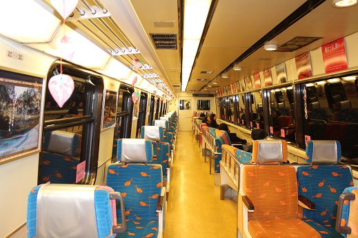 リゾート21キンメ電車車内