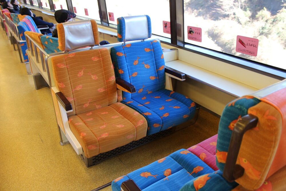 リゾート21キンメ電車車内
