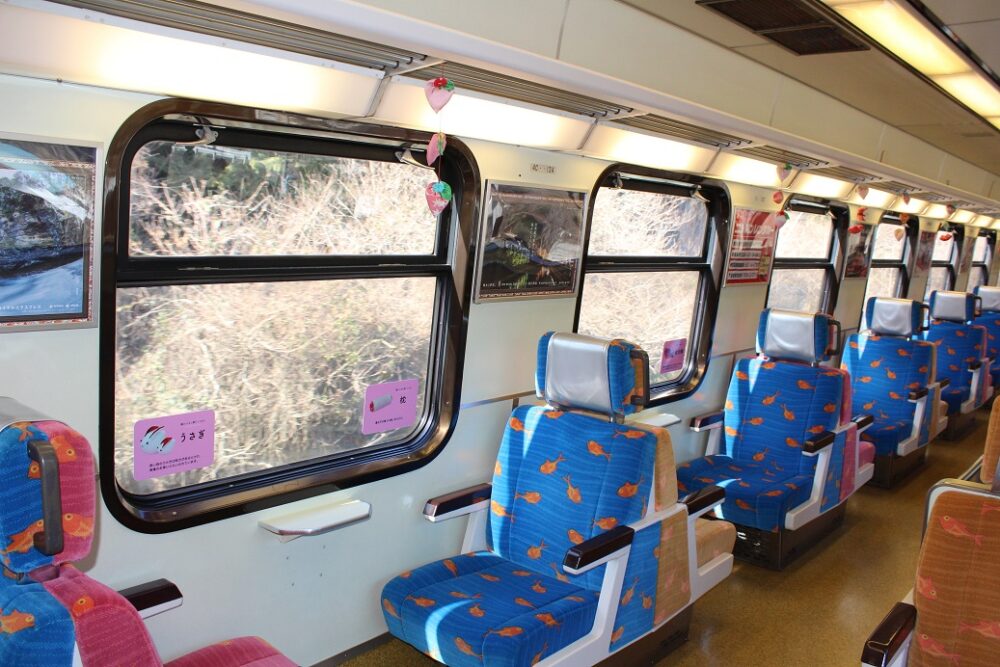 リゾート21キンメ電車車内