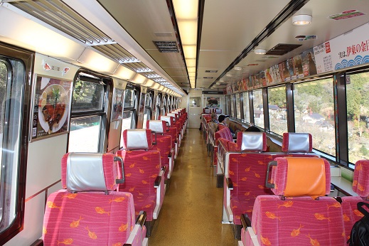 リゾート21キンメ電車車内