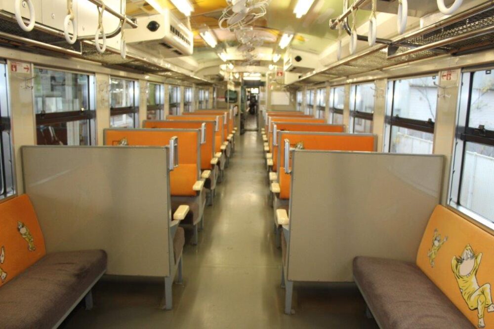 鬼太郎列車車内