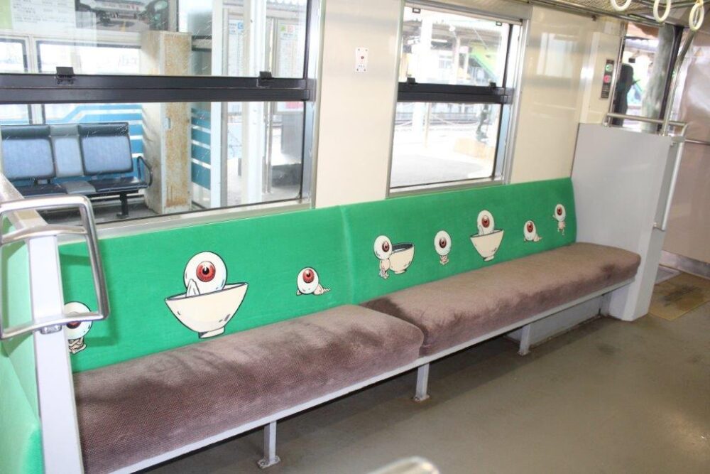 鬼太郎列車車内