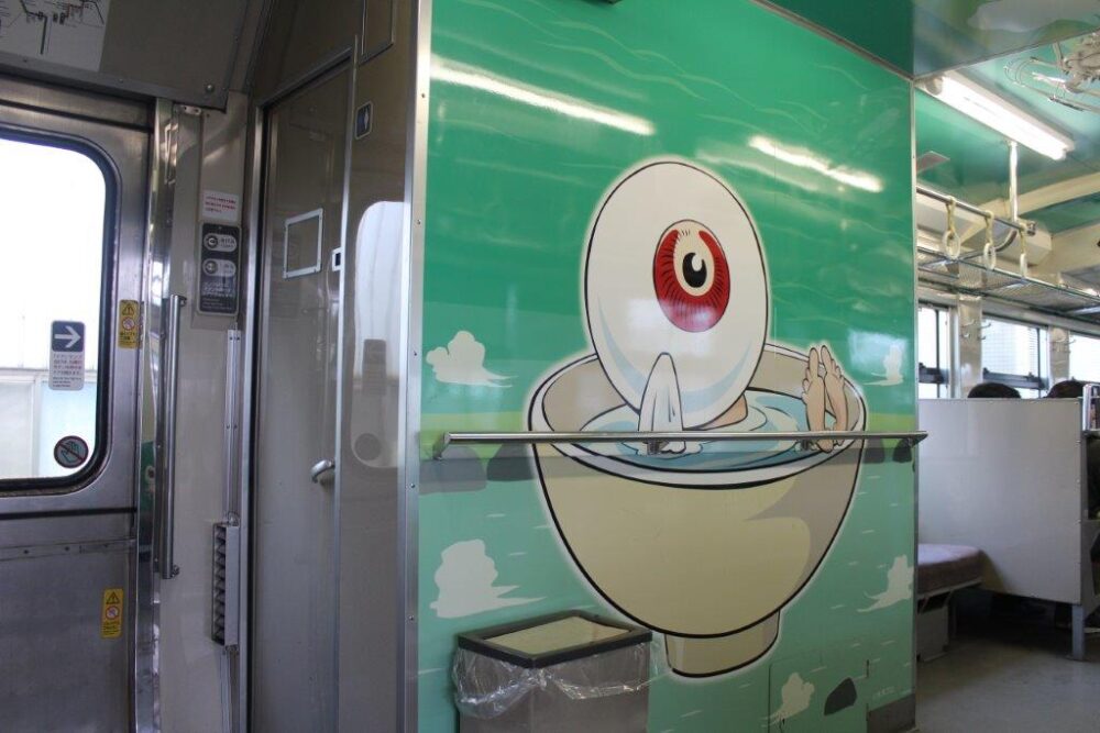 鬼太郎列車車内