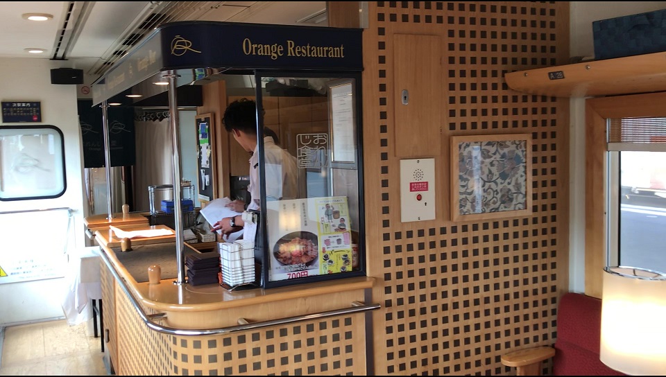 おれんじ食堂車内