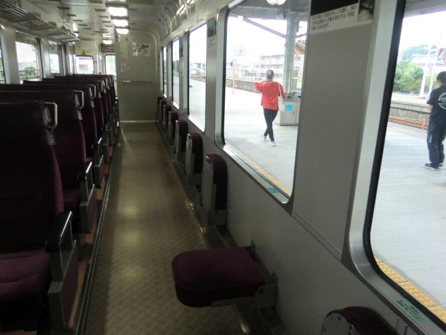 しんたろう号・やたろう号車内