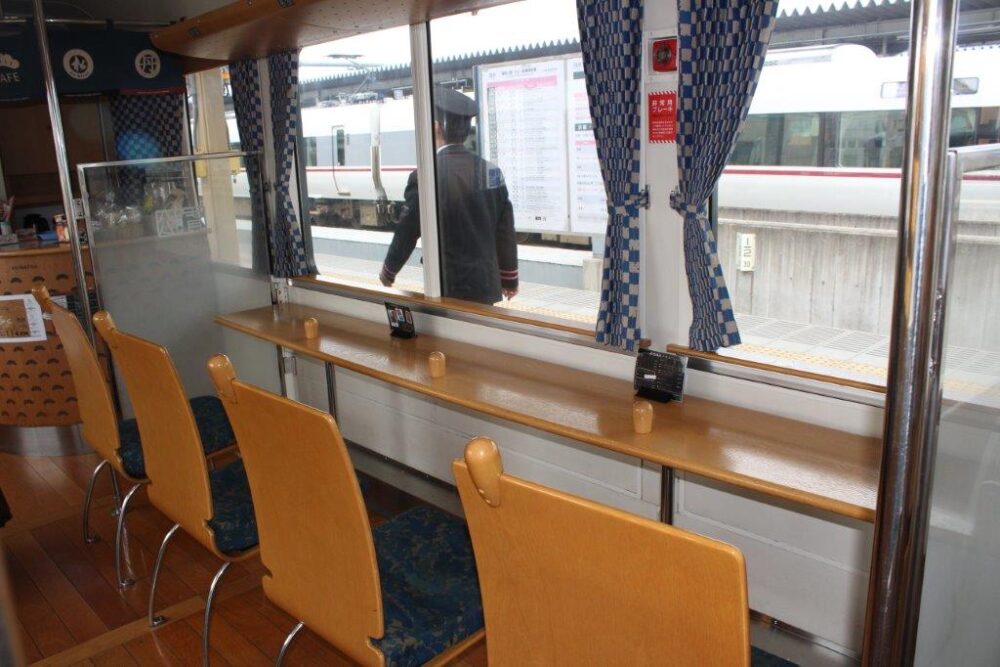 あおまつ号車内