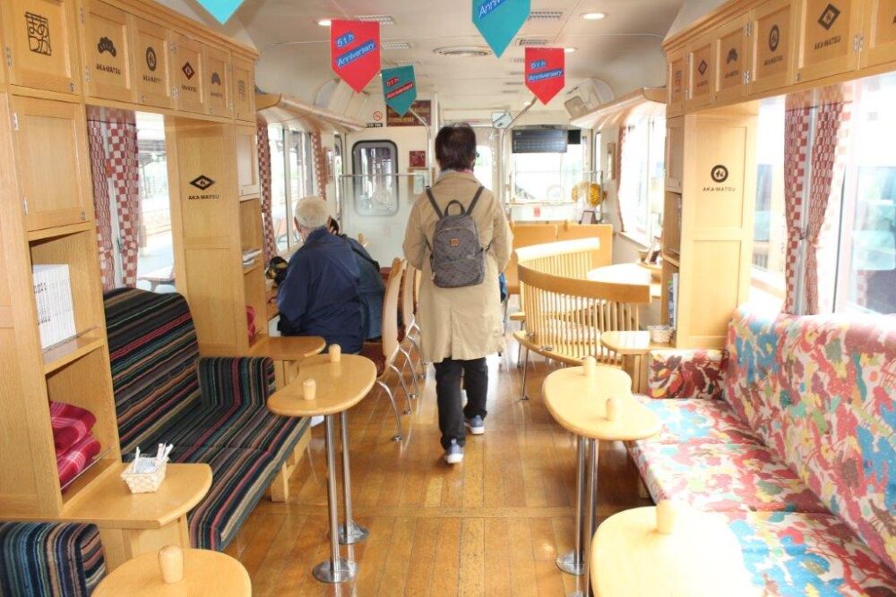 あかまつ号車内