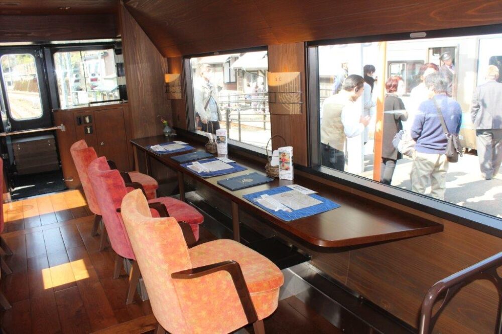 四国まんなか千年ものがたり車内
