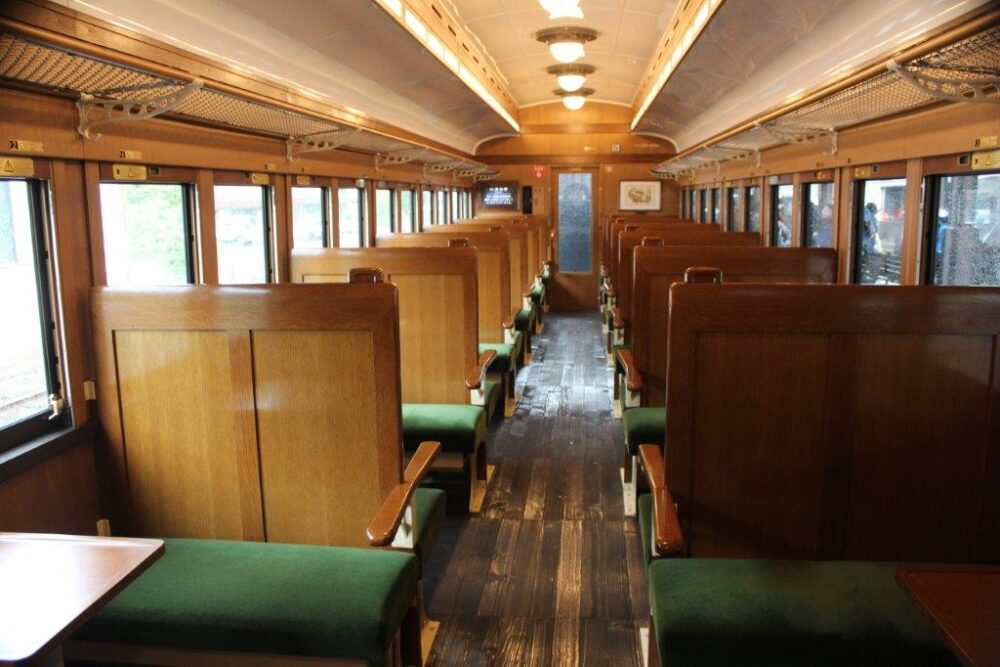 SLやまぐち車内