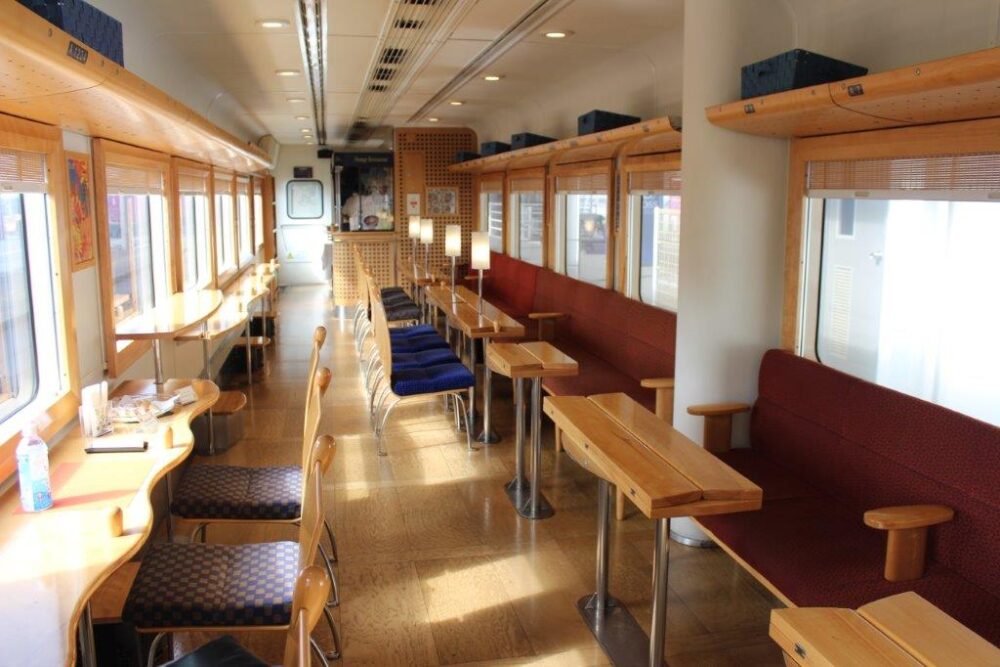 おれんじ食堂車内