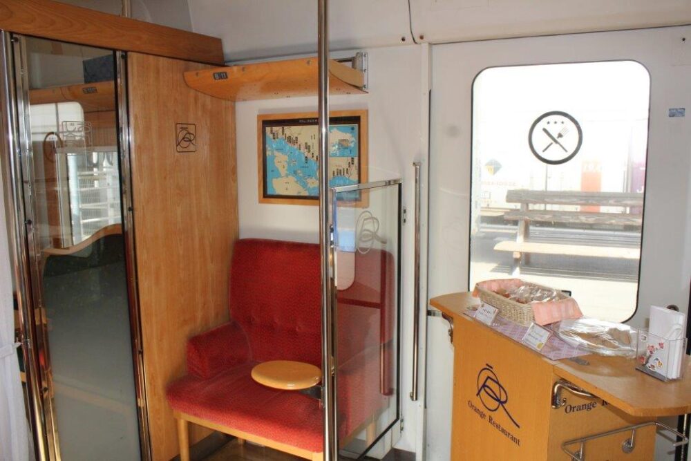 おれんじ食堂車内