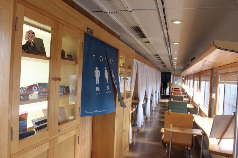 おれんじ食堂車内
