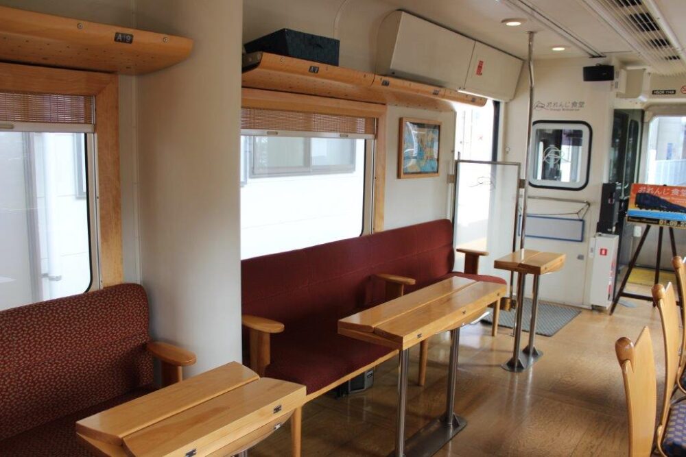 おれんじ食堂車内