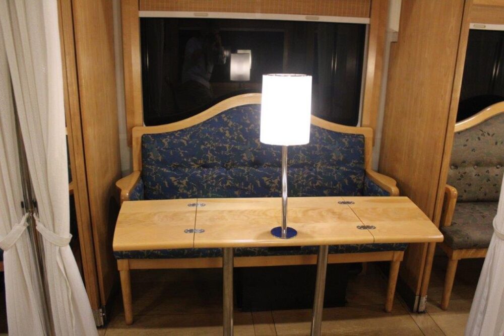 おれんじ食堂車内