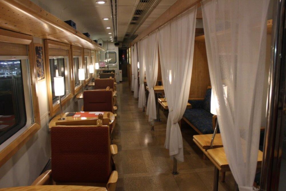 おれんじ食堂車内