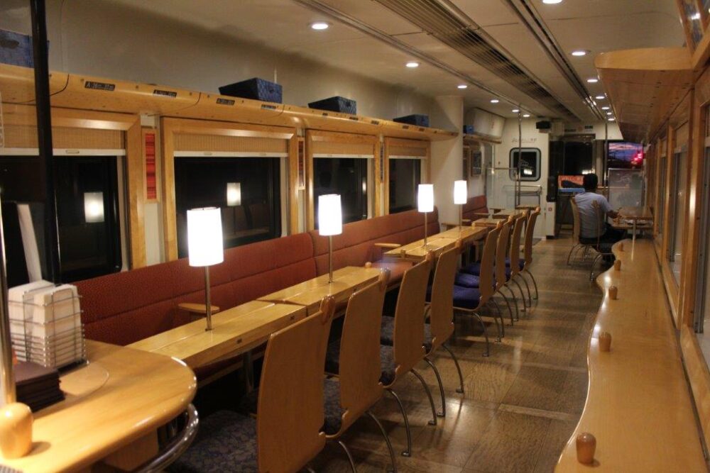 おれんじ食堂車内