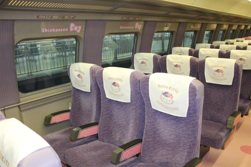 ハローキティ新幹線車内