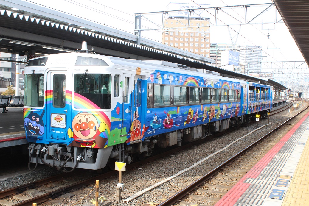 瀬戸大橋アンパンマントロッコ号
