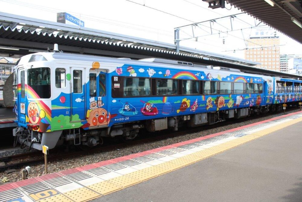 瀬戸大橋アンパンマントロッコ号