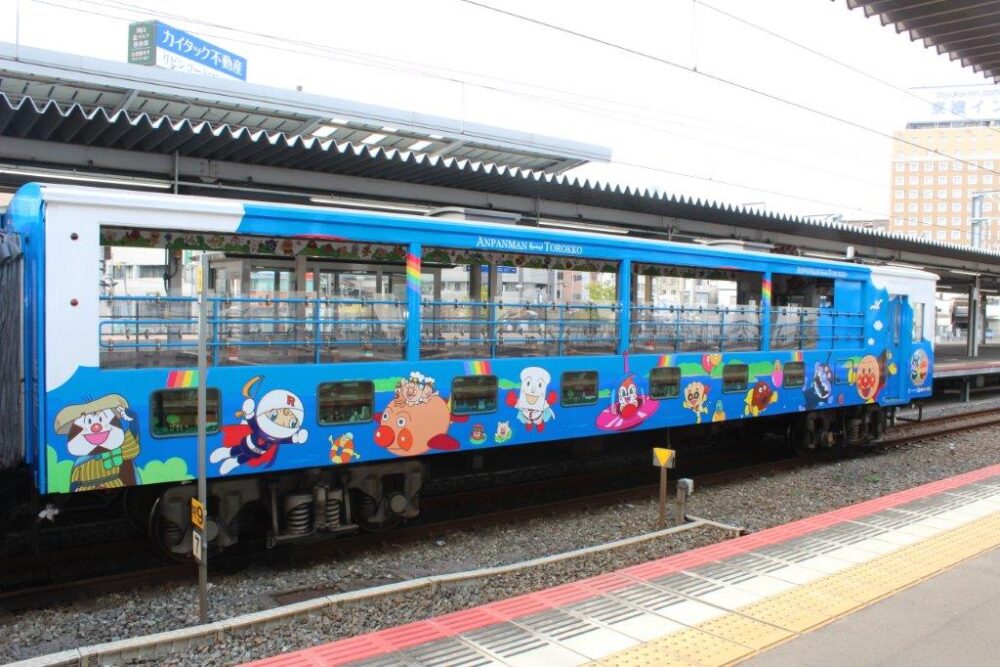 瀬戸大橋アンパンマントロッコ号