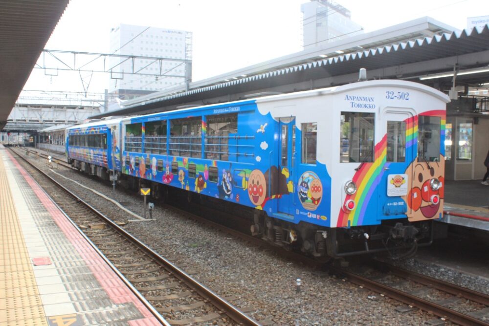 瀬戸大橋アンパンマントロッコ号