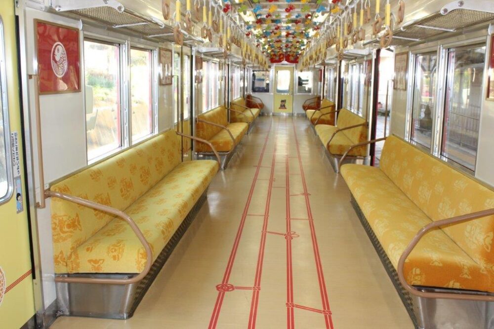めでたいでんしゃなな車内