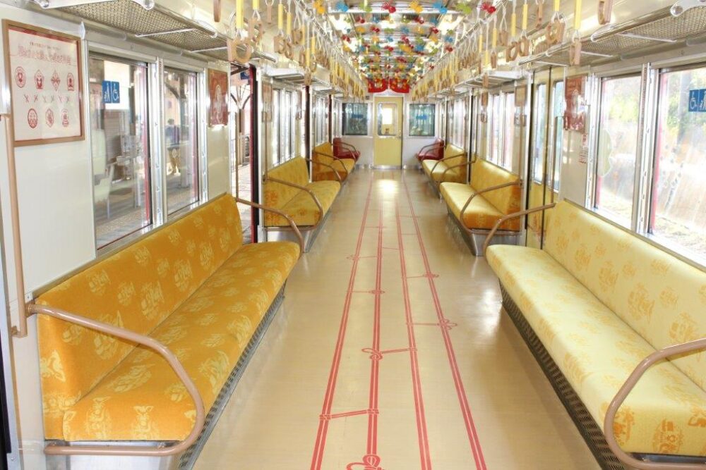 めでたいでんしゃなな車内