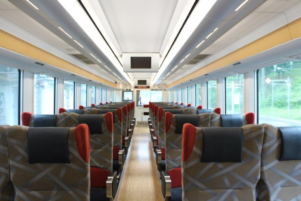 リゾートビューふるさと号車内