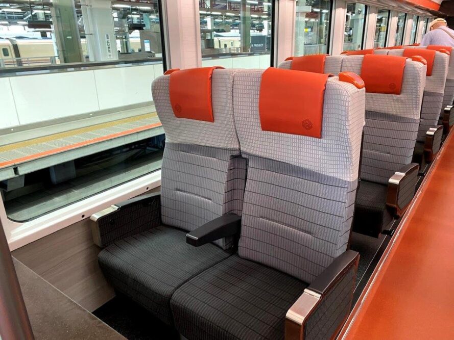 海里号車内