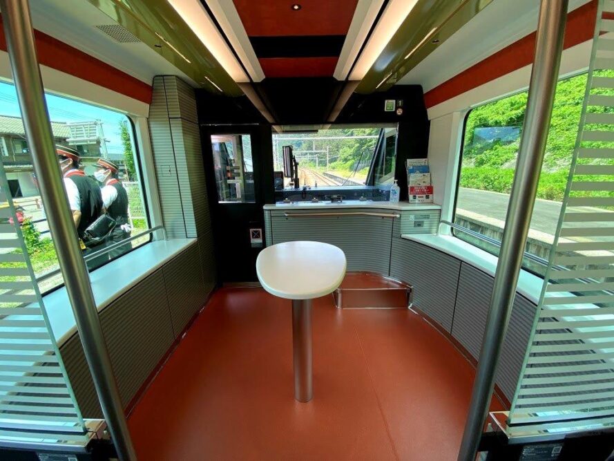 海里号車内