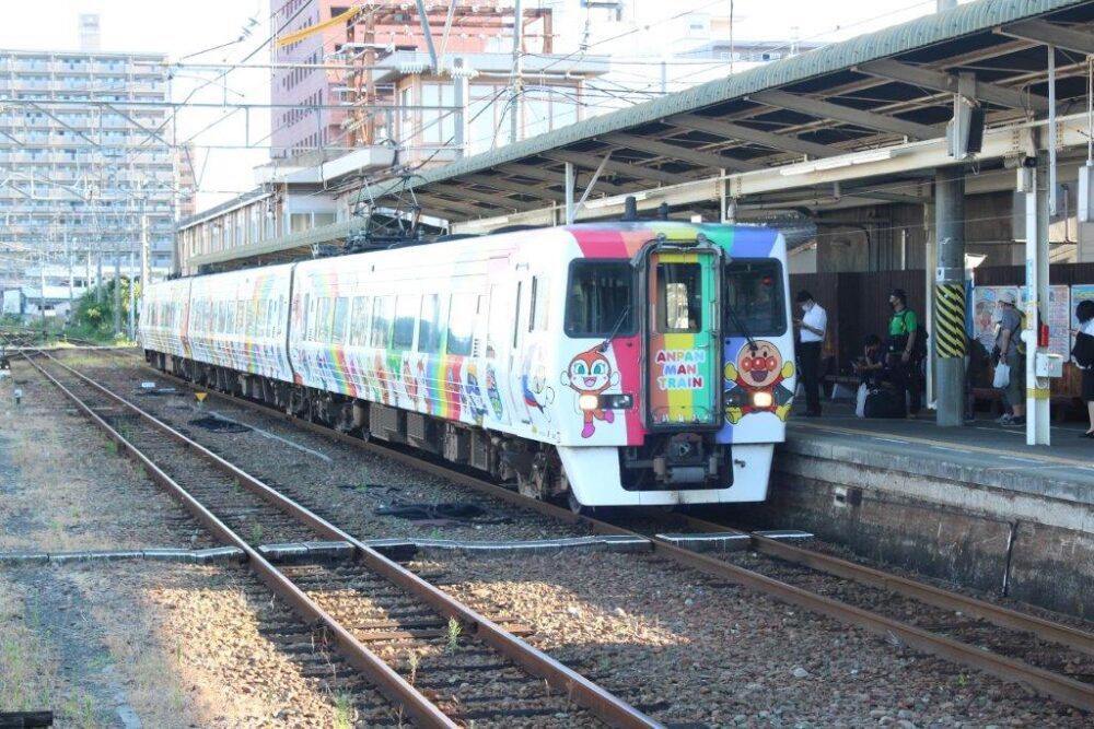 8000系アンパンマン列車