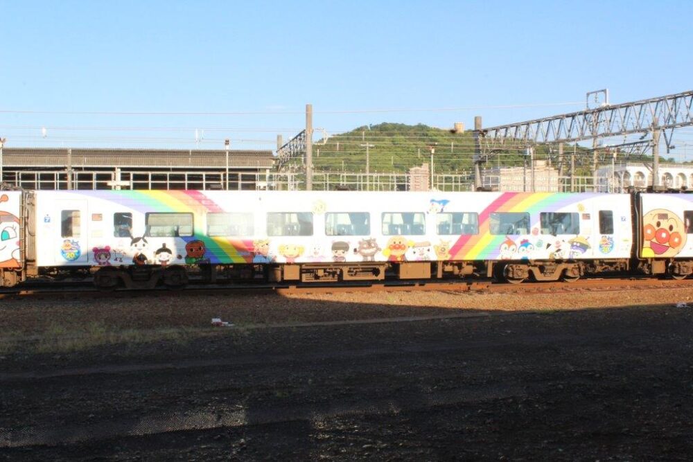 8000系アンパンマン列車