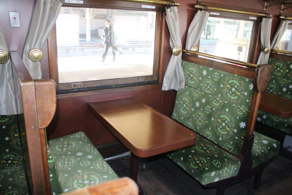 SL冬の湿原号車内