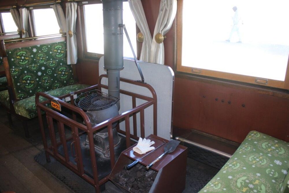 SL冬の湿原号車内