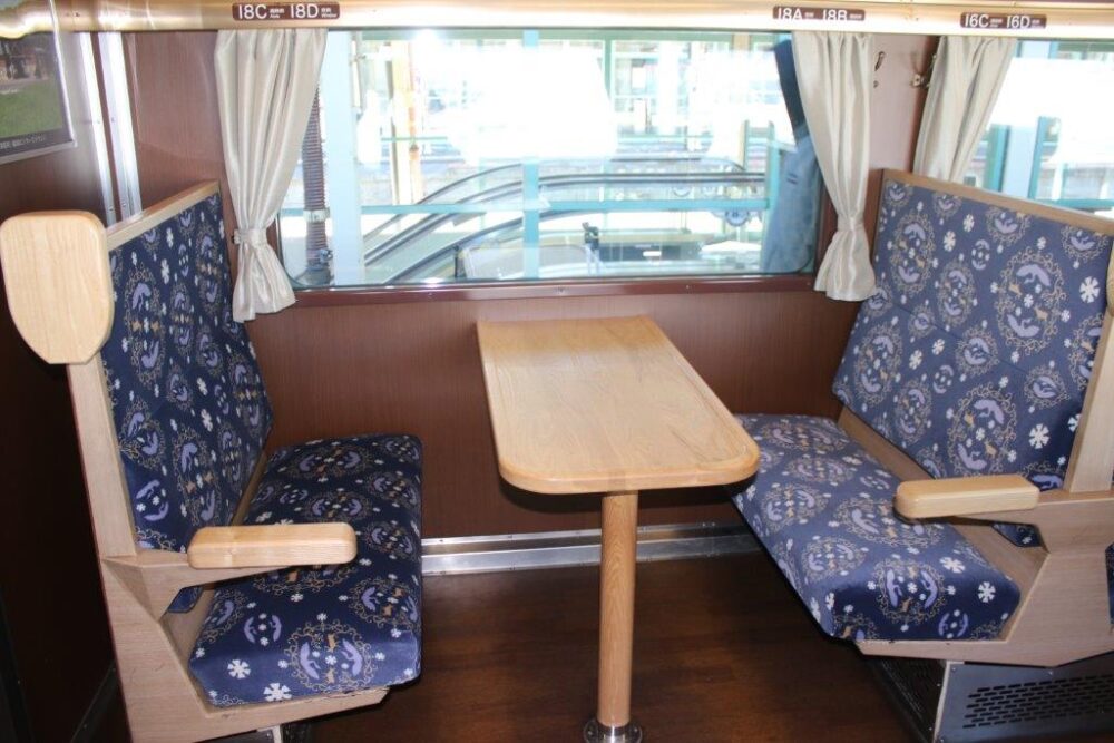 SL冬の湿原号車内