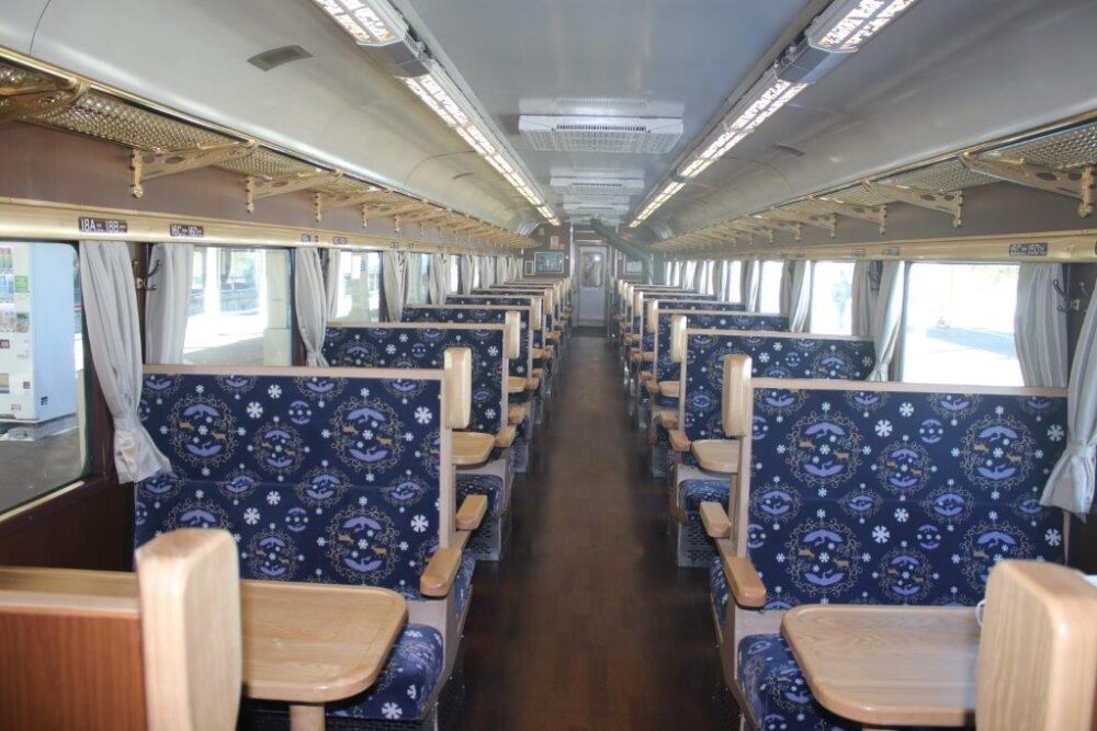 SL冬の湿原号車内