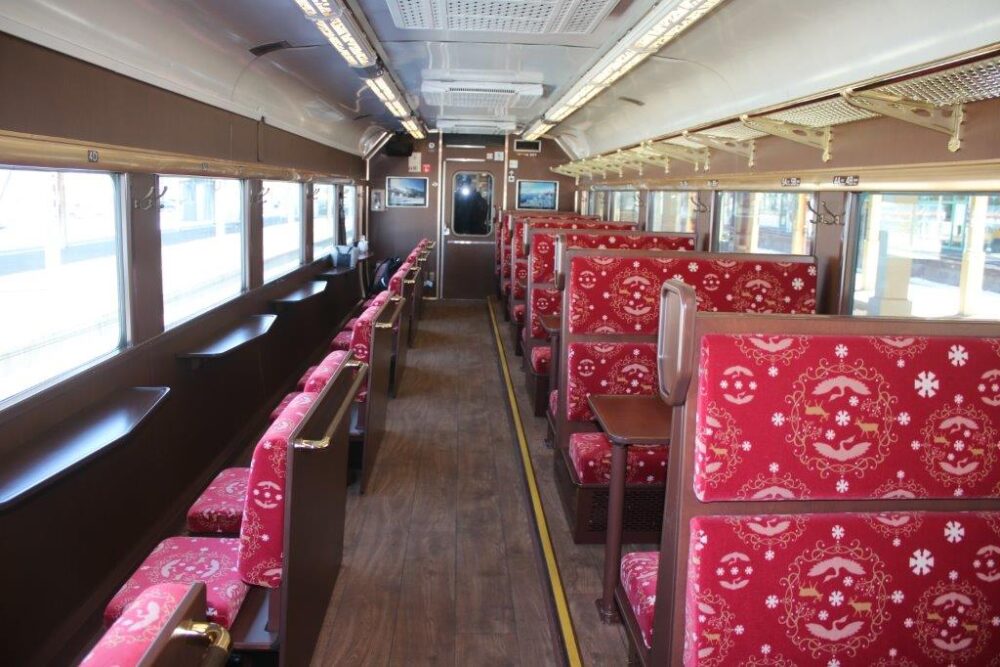 SL冬の湿原号車内