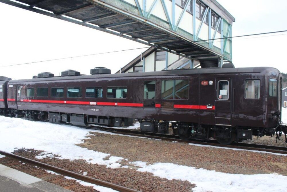 SL冬の湿原号