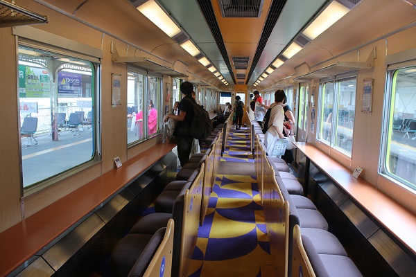 つどい号車内