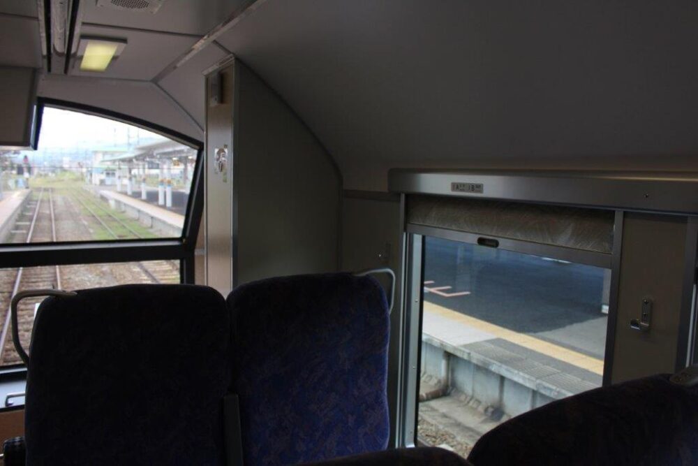 お座トロ展望列車車内