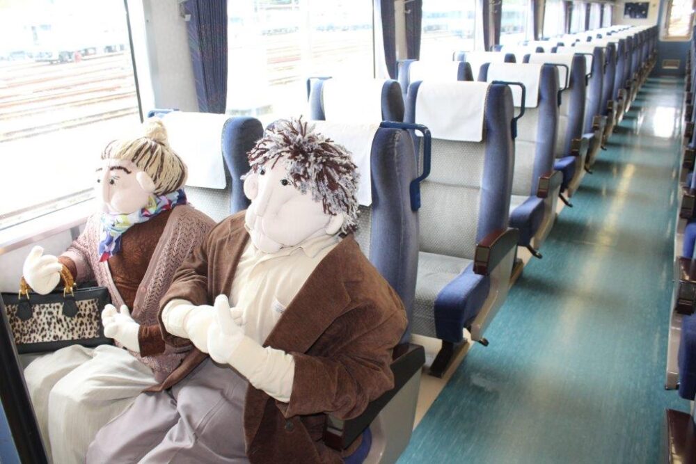 藍よしのがわトロッコ車内